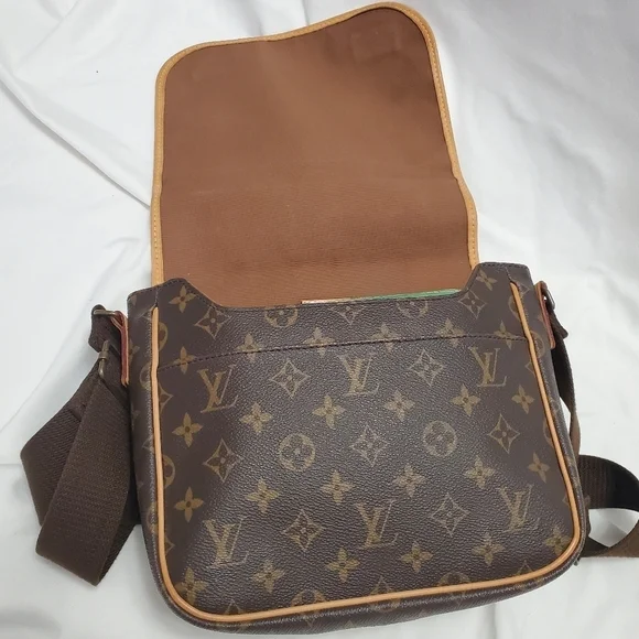 Louis Vuitton Reporter PM Monogram Crossbody Messenger Bag - Picture 9 of 17
